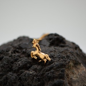 Colgante caballo chapado oro 18k - Amuleto taurino | Servitoro