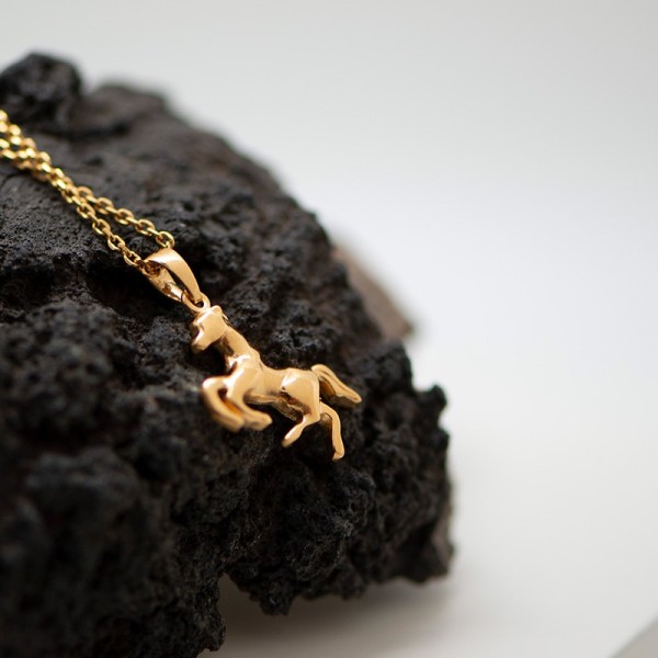 Colgante caballo chapado oro 18k - Amuleto taurino | Servitoro