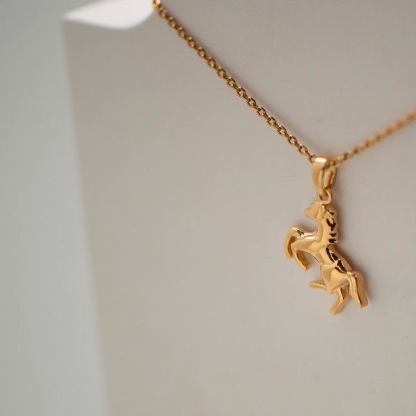 Horse Pendant in 18ct Gold Plating  | Servitoro