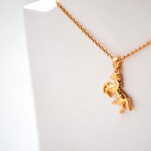 Colgante caballo chapado oro 18k - Amuleto taurino | Servitoro