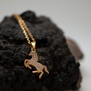Colgante caballo chapado oro 18k y circonitas | Servitoro