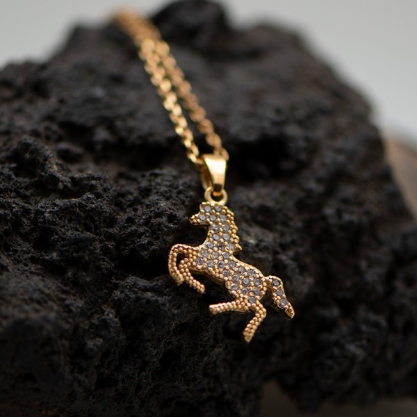 Colgante caballo chapado oro 18k y circonitas | Servitoro