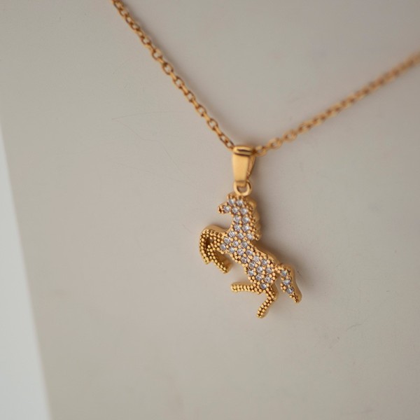 Colgante caballo chapado oro 18k y circonitas | Servitoro