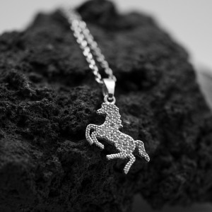 925 sterling silver horse pendant with cubic zirconia | Servitoro