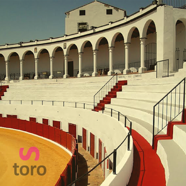 Plaza de toros de Aracena. Visita la plaza de toros con Servitoro