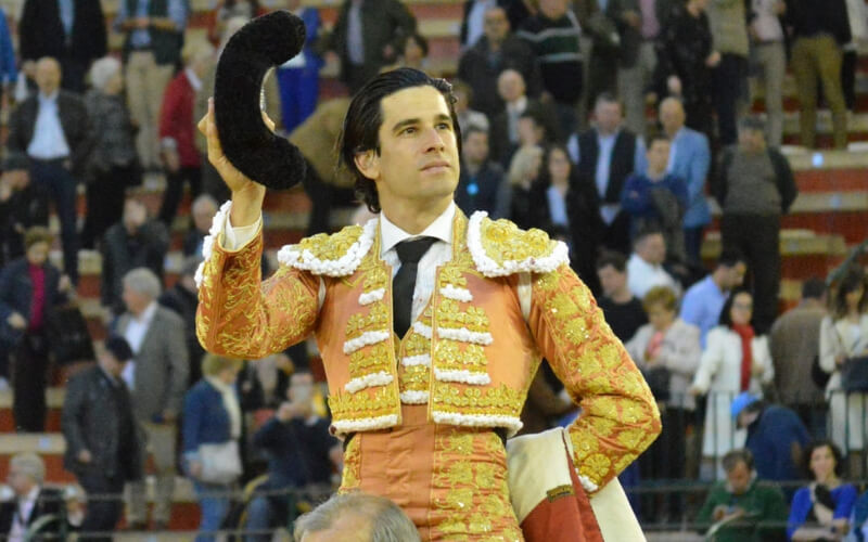 López Simón a hombros en Zaragoza