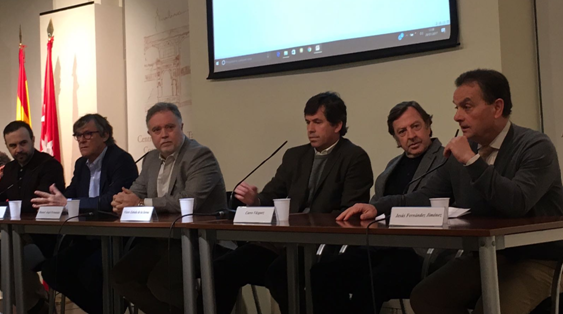 Joserra Lozano, Simón Casas, Manuel Ángel Fernández, Víctor Zabala, Curro Vázquez y Jesús Fernández en la charla.