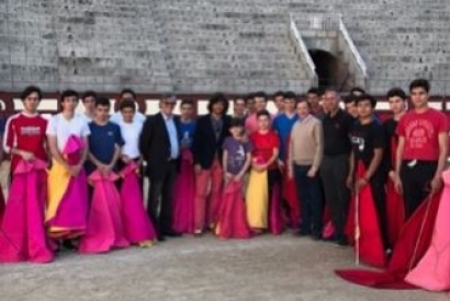 Morante de la Puebla y Paco Ureña con los alumnos de la Escuela de Madrid