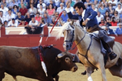 Sergio Galán and Leonardo Hernández open the Feria de Otoño with one ear each